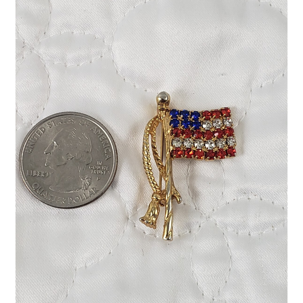 (Ju) Vintage 4th July Rhinestone USA American Flag Patriotic Brooch Pin Gold